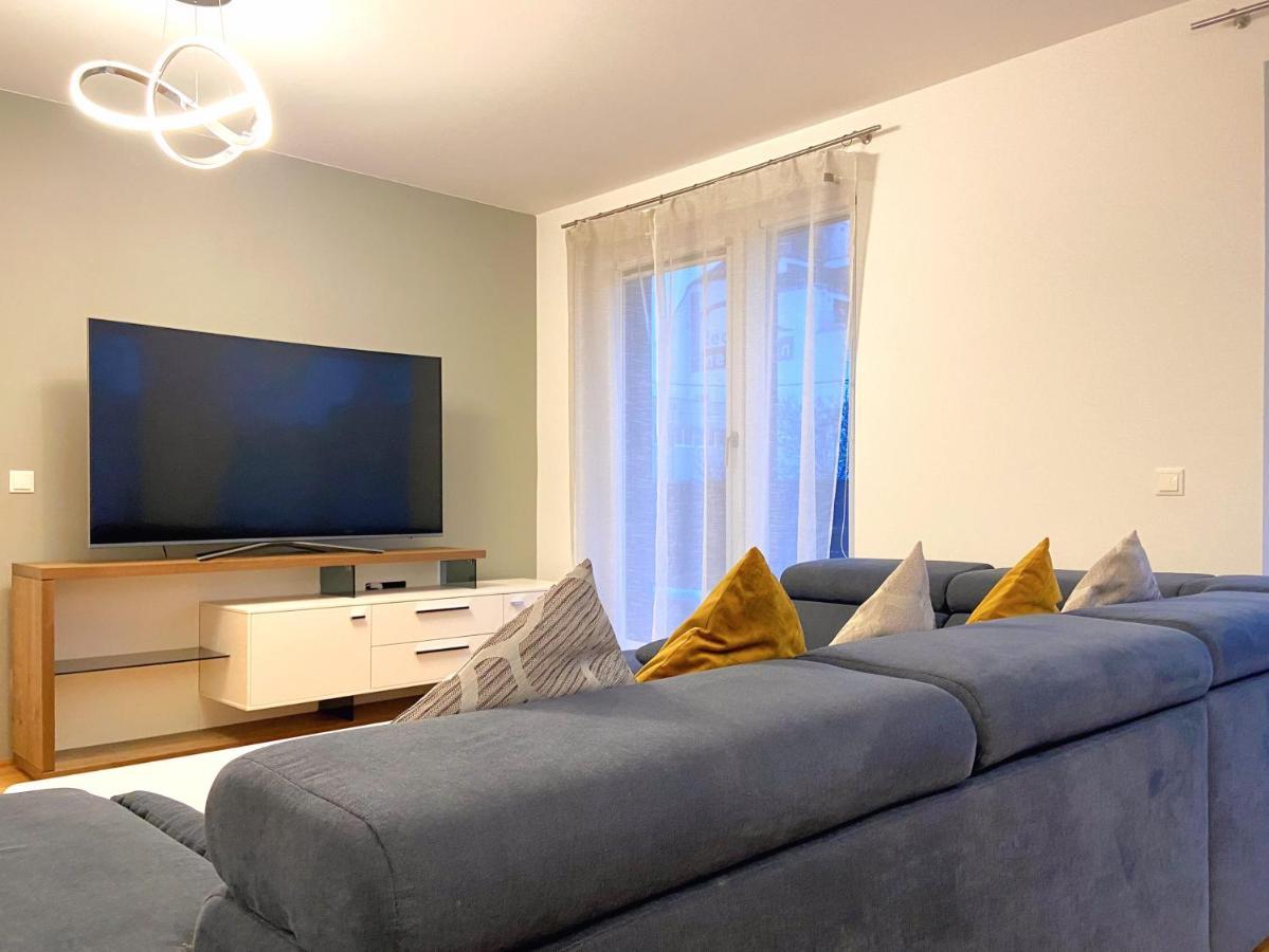 Apartment Near Lake Spacious & Furnished Beautiful