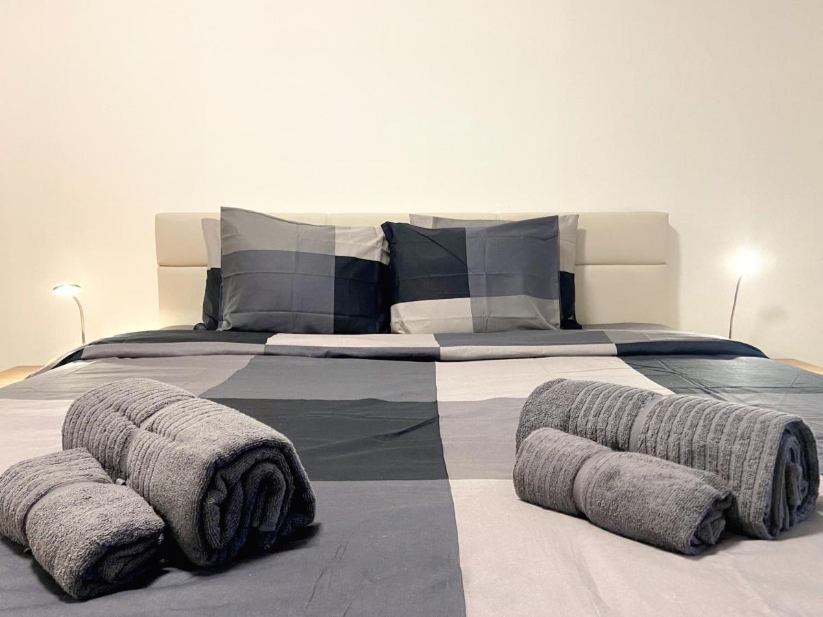 Near Lake Spacious & Furnished Beautiful Apartment